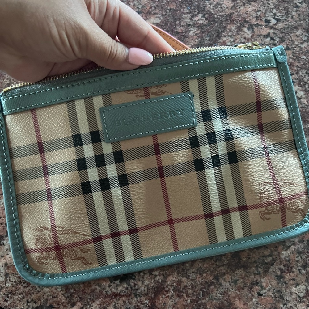 Burberry Wristlet 100% authentic